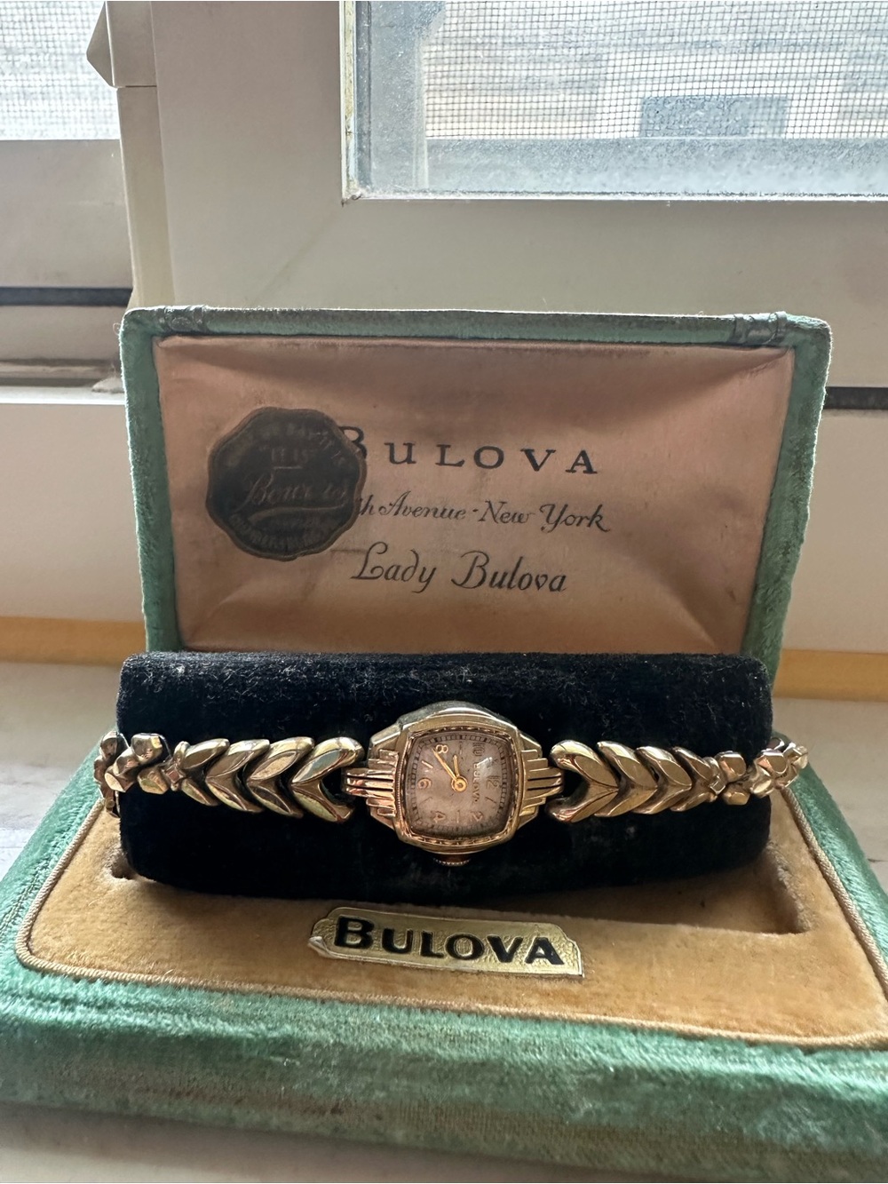 Lady Bulova Gold Women's Leaf-Link Bracelet Watch